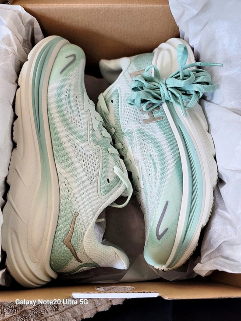HOKA Clifton 10 Girls US 6 Green & White